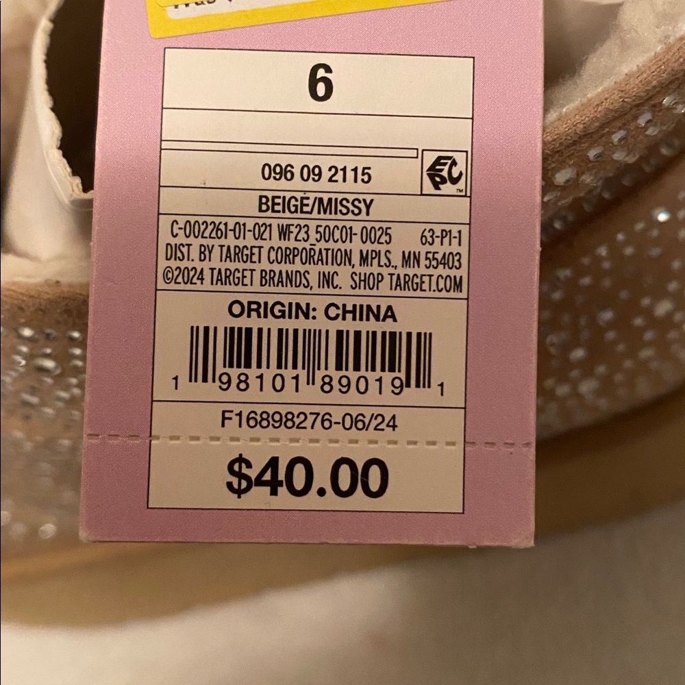 Wild Fable Beige Winter Boots with Rhinestones - Picture 6 of 7